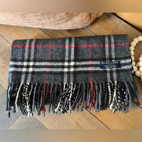 BURBERRY 100% Cashmere Dark Gray Novacheck Scarf. Unisex. Excellent condition. - Picture 4 of 7
